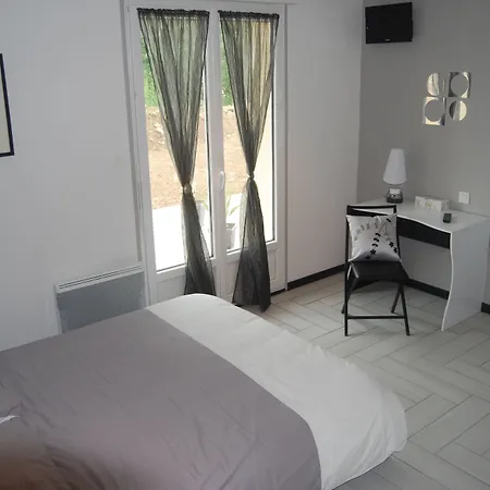 Отель Le Petit Clos Вир