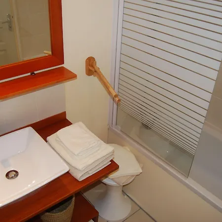 Отель Le Petit Clos Вир